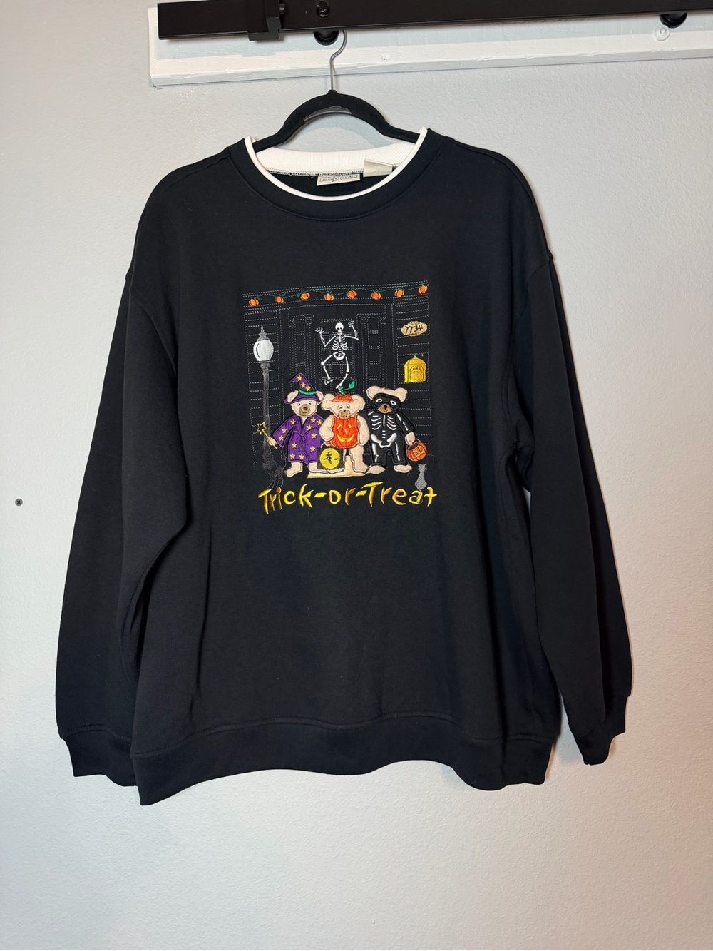 Vintage Basic Editions Halloween Embroidered Bear Sweatshirt Size 1X Black - Picture 2 of 6
